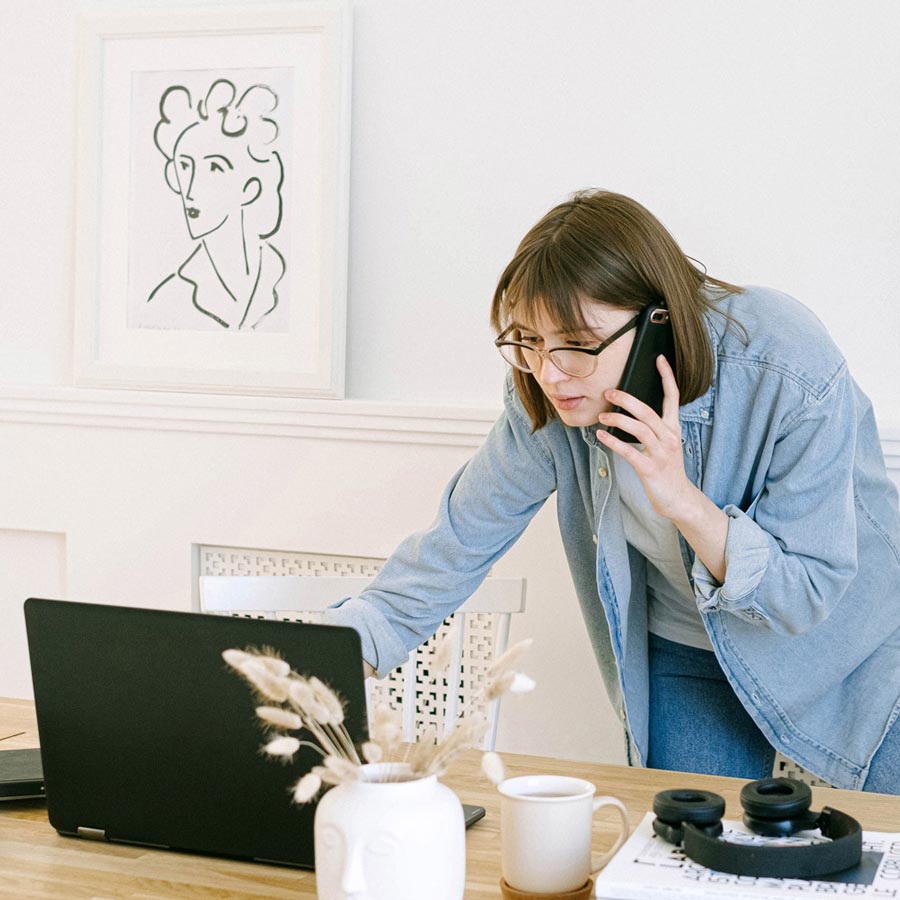women on computer