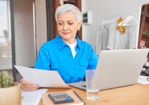 woman at computer paying utility bill